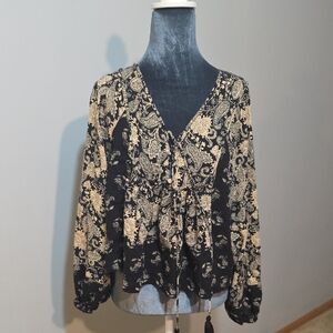 Women's Muse Black and Beige Paisley Top S, Medium